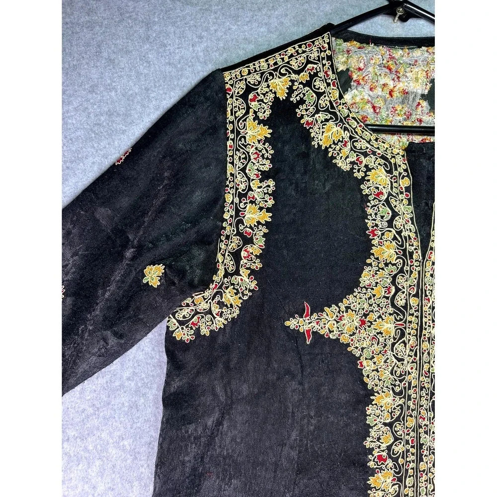 Vintage Womens Gown Black Velvet Embroidered Floral Stretch Round Neck Pullover